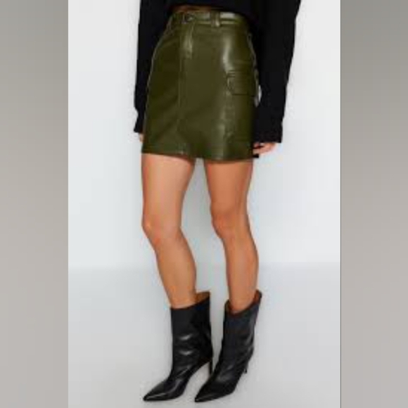 Twenty To Seven Olive Faux leather Short skirt Belted sz L - Picture 2 of 10